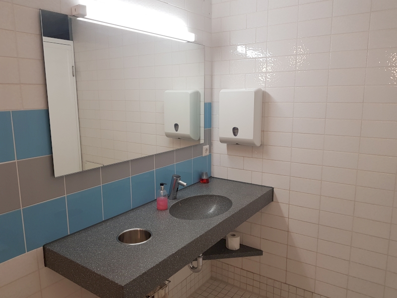 Waschtisch aus GetaCore mit integriertem Waschbecken